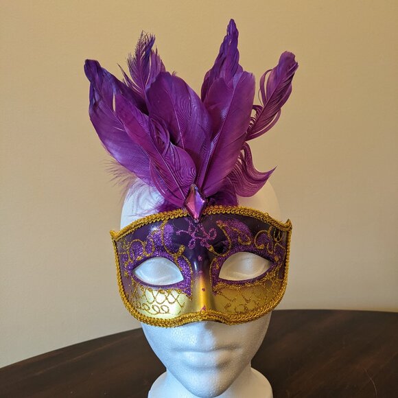 Glitter Mask with Feathers (new) - Picture 1 of 4